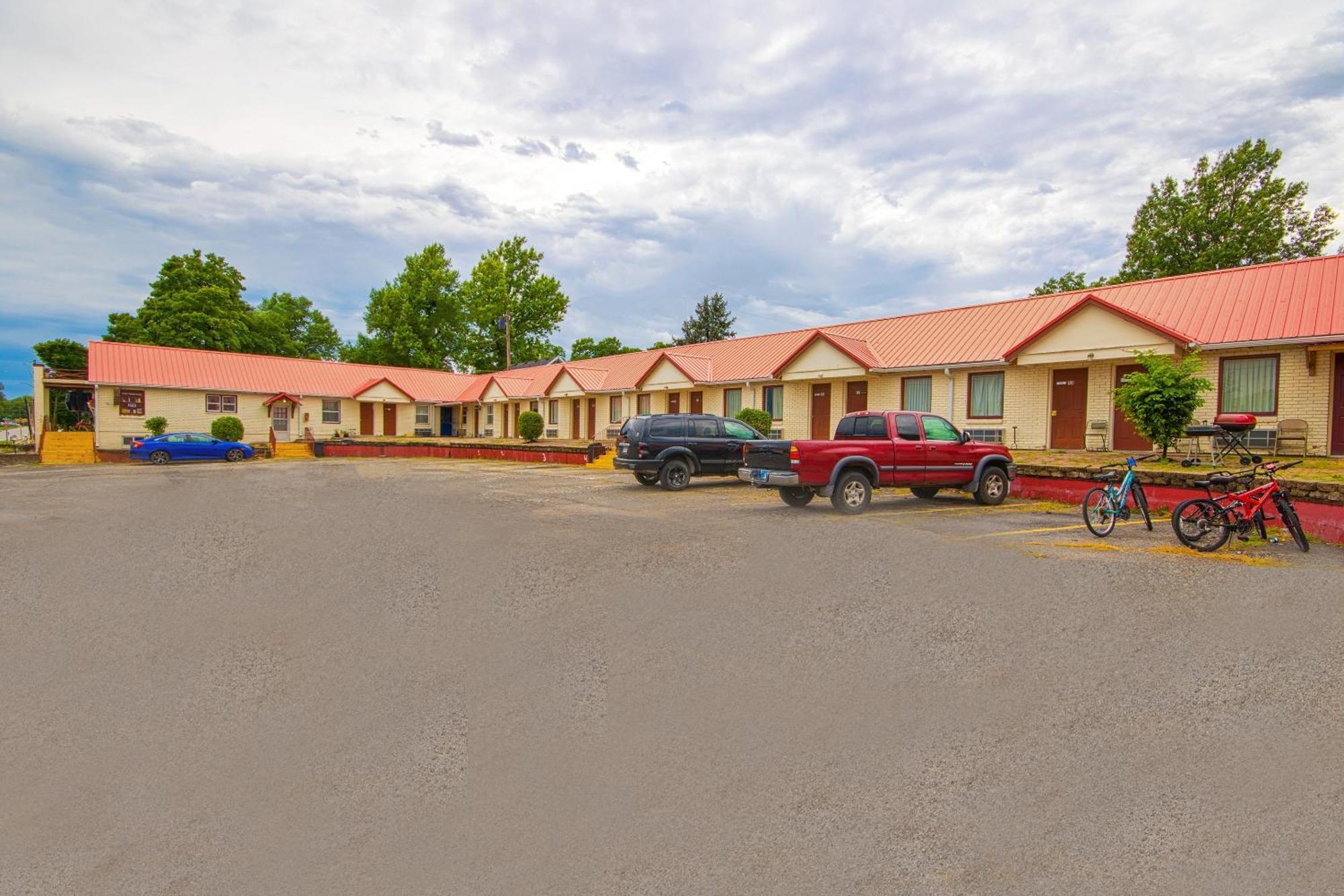 Sunflower Motel Hiawatha By Oyo מראה חיצוני תמונה