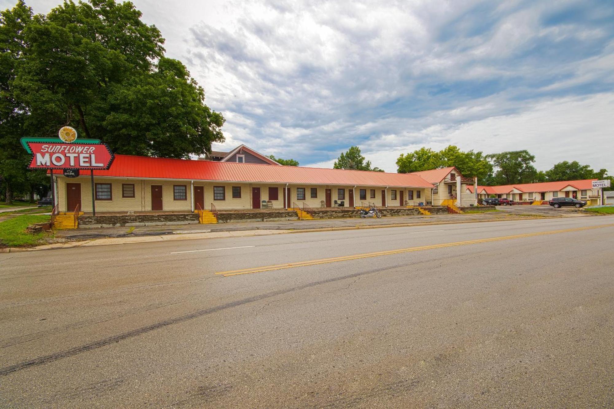 Sunflower Motel Hiawatha By Oyo מראה חיצוני תמונה
